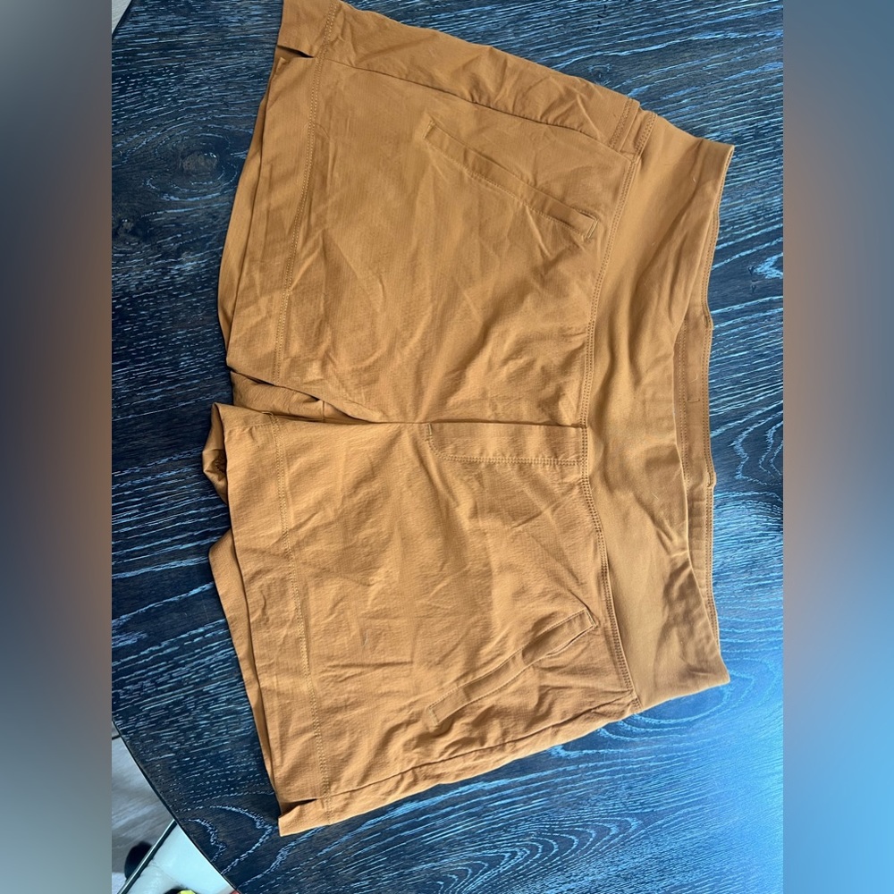 Athleta shorts. SIZE 16